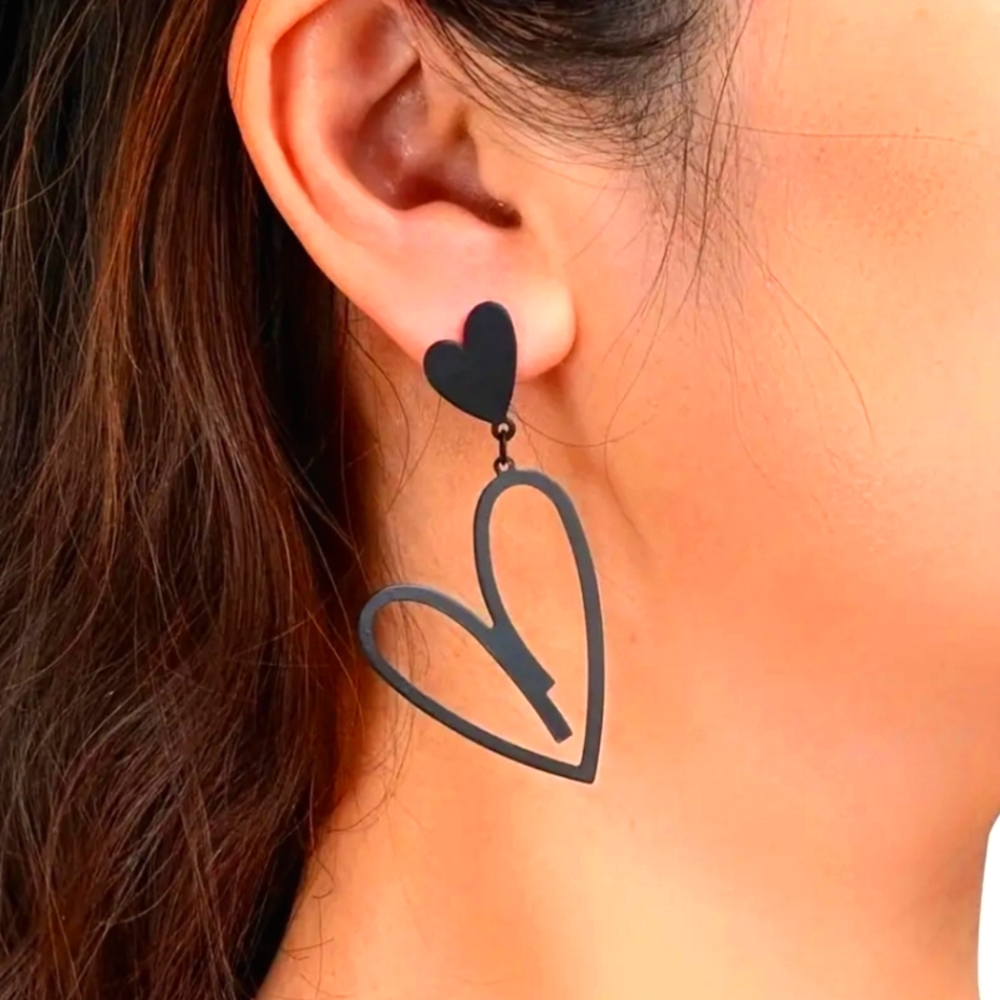Vintage Heart Earrings - Picture 3 of 4